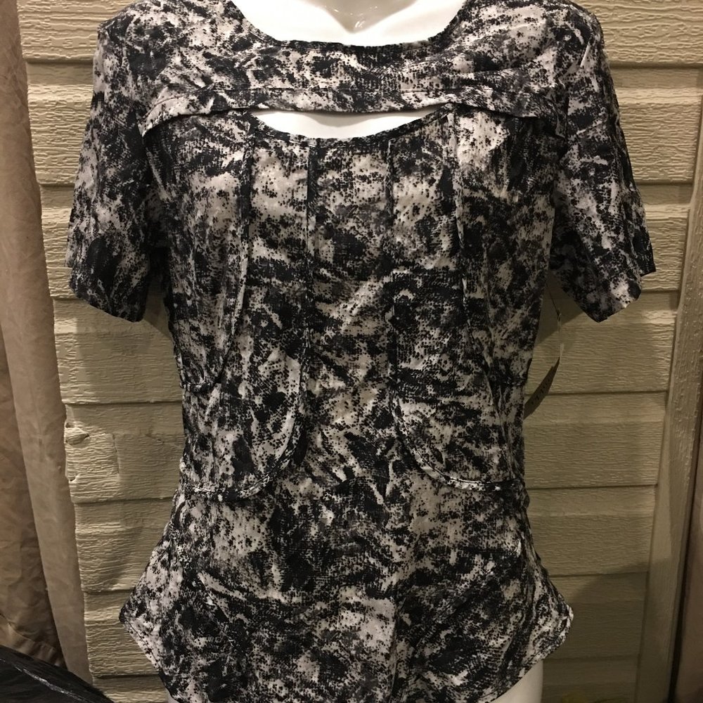 Robbi and Nikki front cutout blouse